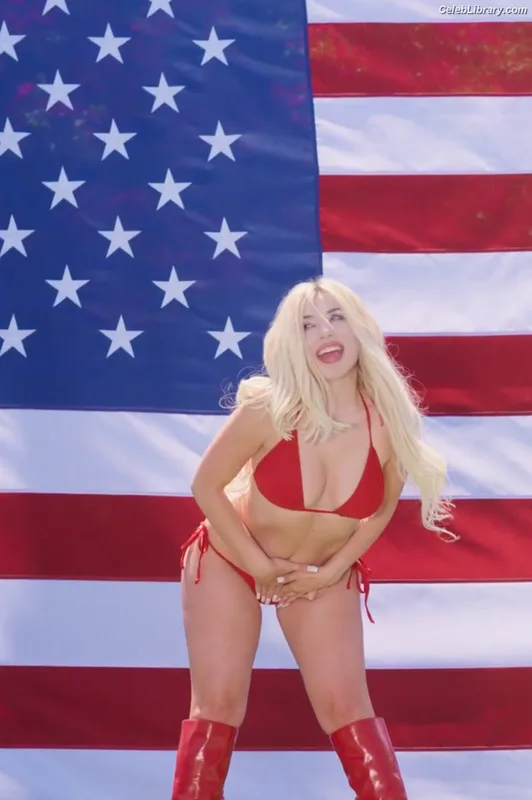 Ava Max photo 7 of 2136