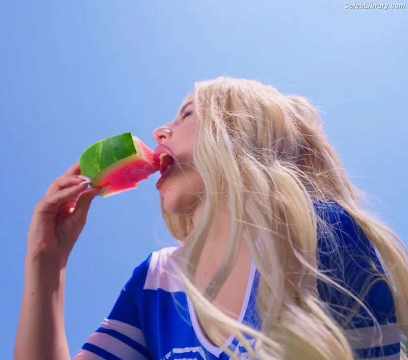 Ava Max photo 20 of 2136