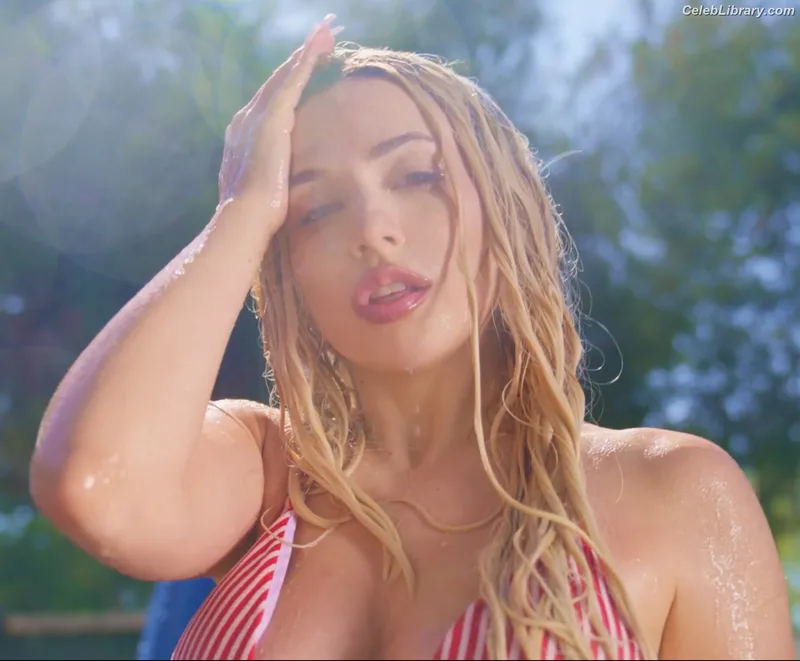 Ava Max photo 13 of 2136