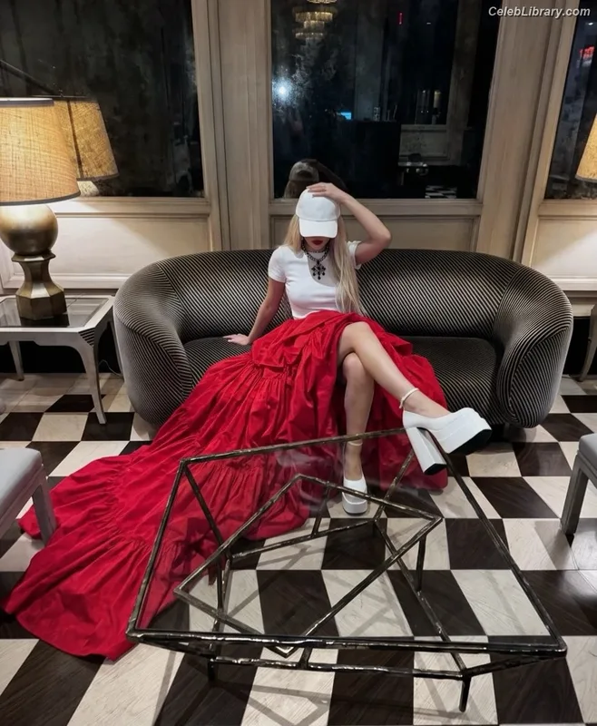 Ava Max photo 14 of 2136