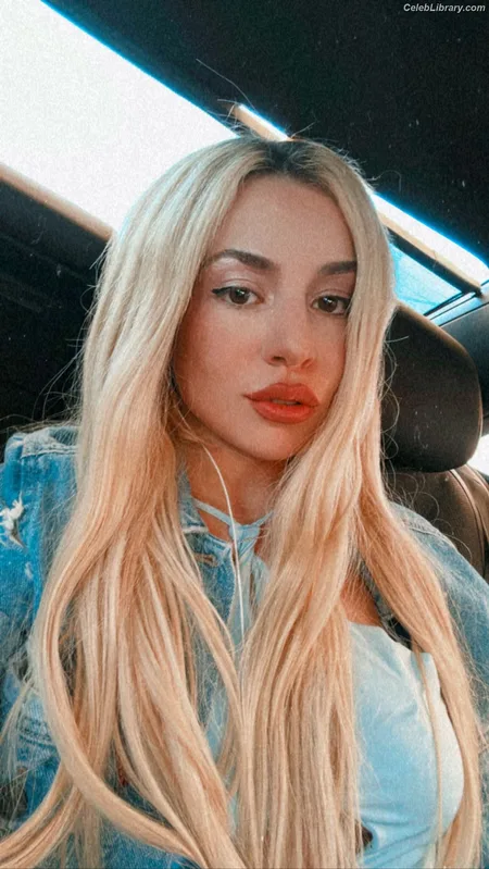 Ava Max photo 17 of 2136