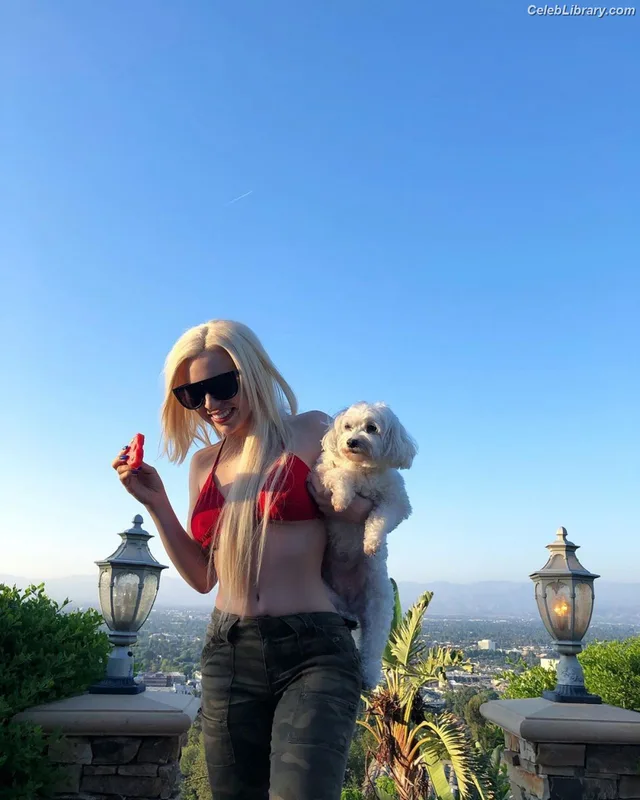Ava Max photo 21 of 2136