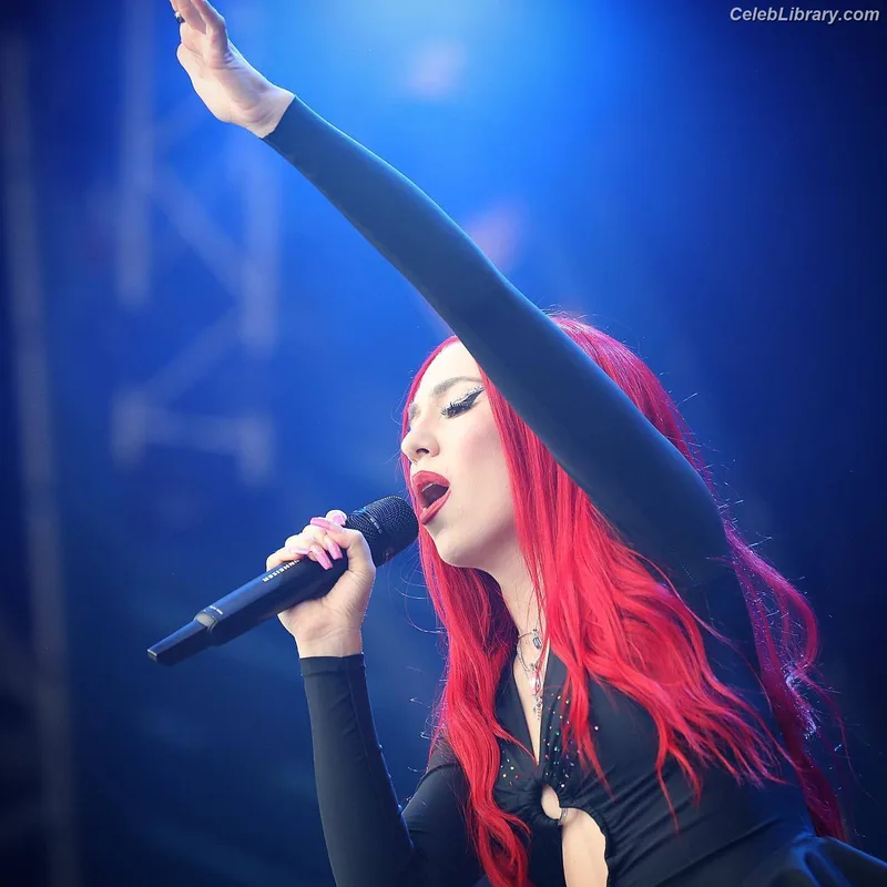 Ava Max photo 1 of 2136