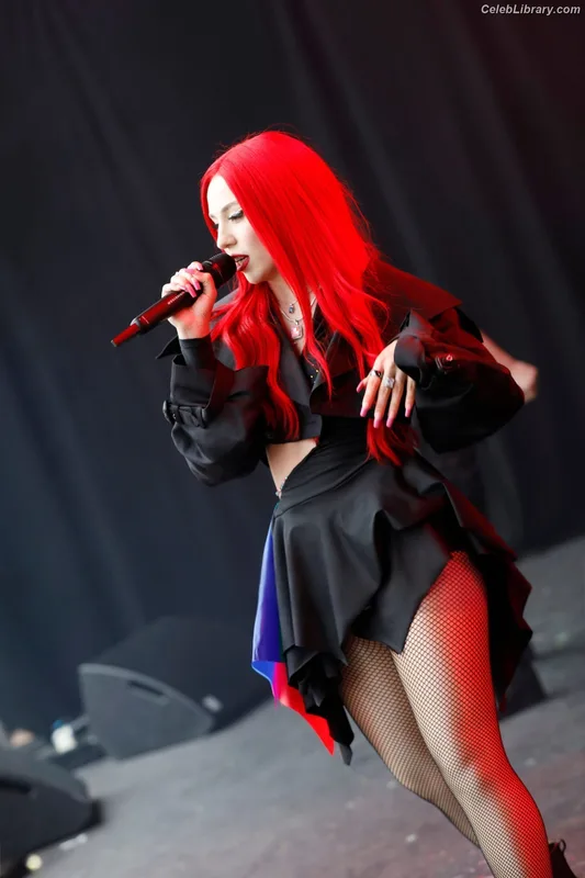 Ava Max photo 4 of 2136