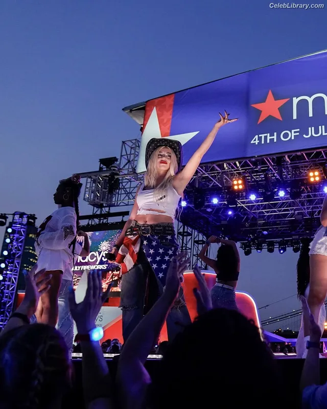 Ava Max photo 24 of 2136