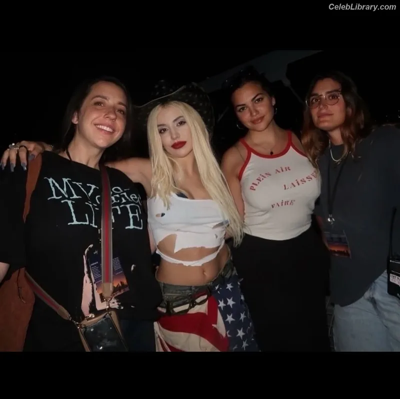 Ava Max photo 7 of 2136