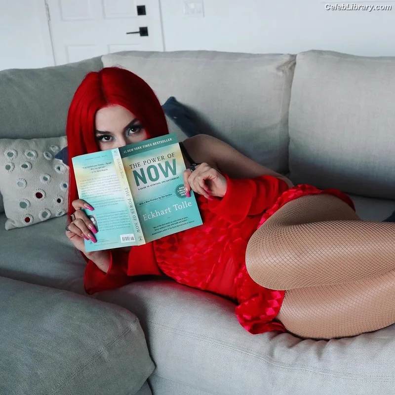 Ava Max photo 14 of 2136