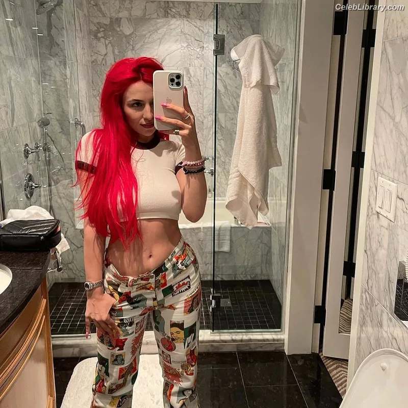 Ava Max photo 15 of 2136