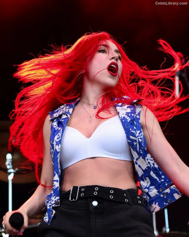 Ava Max photo 4 of 2136