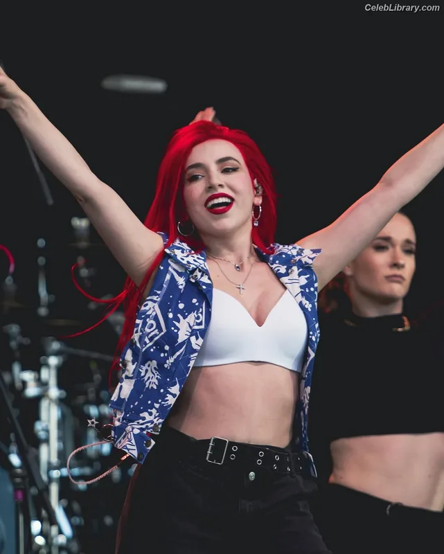 Ava Max photo 7 of 2136