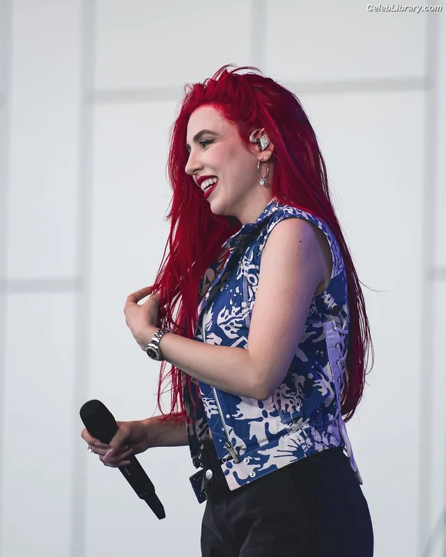 Ava Max photo 9 of 2136
