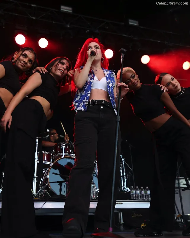 Ava Max photo 12 of 2136