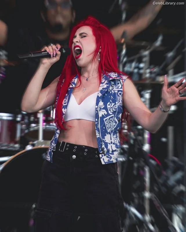 Ava Max photo 14 of 2136