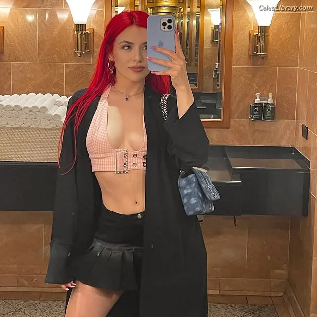 Ava Max photo 17 of 2136