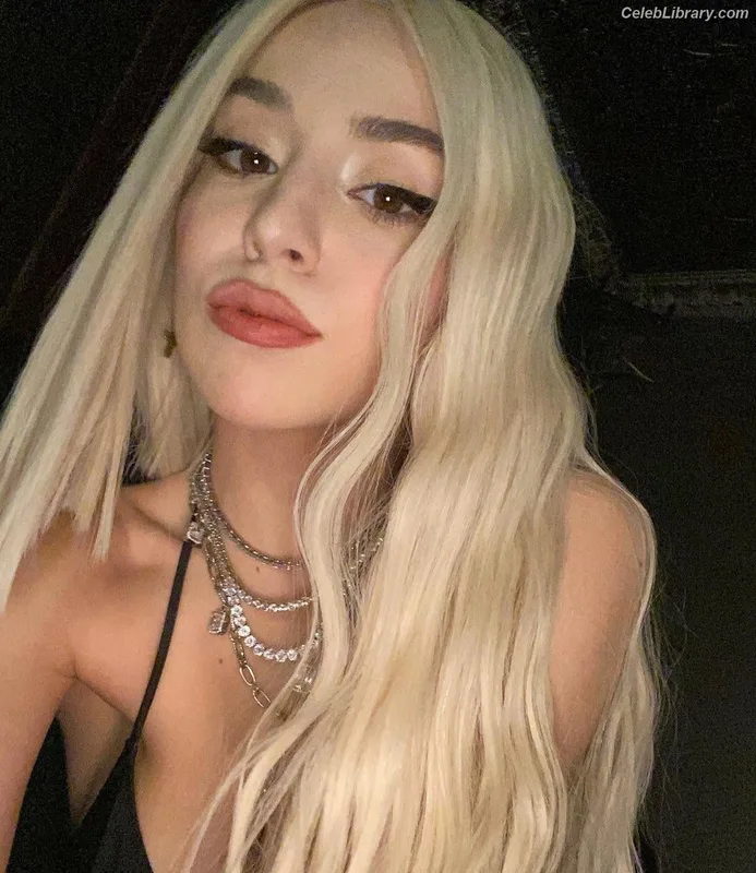 Ava Max photo 9 of 2136