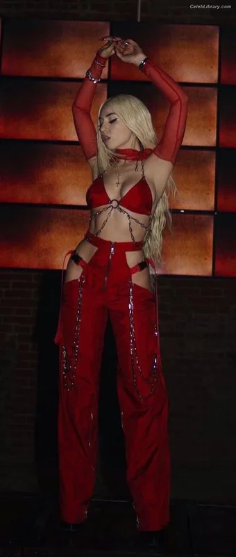 Ava Max photo 10 of 2136