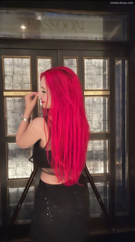 Ava Max photo 8 of 2136