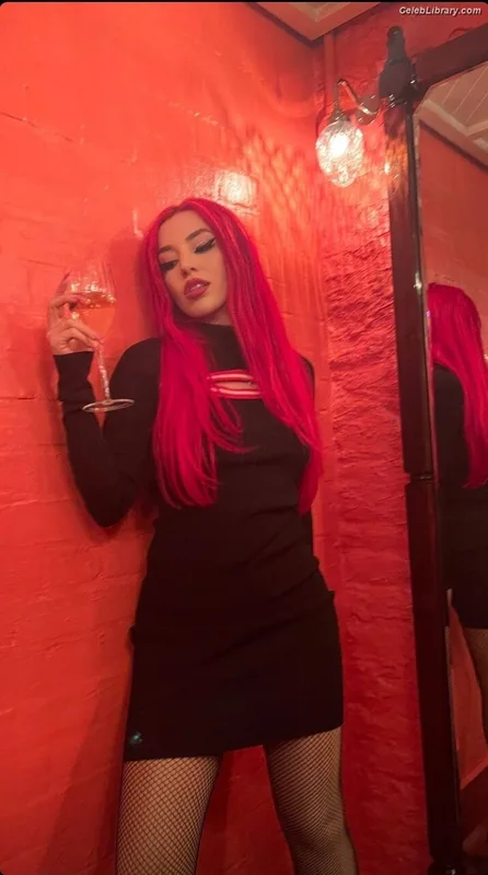 Ava Max photo 11 of 2136