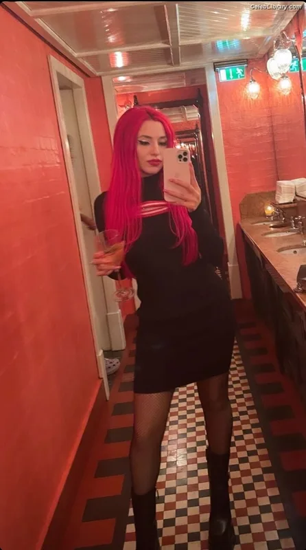 Ava Max photo 12 of 2136