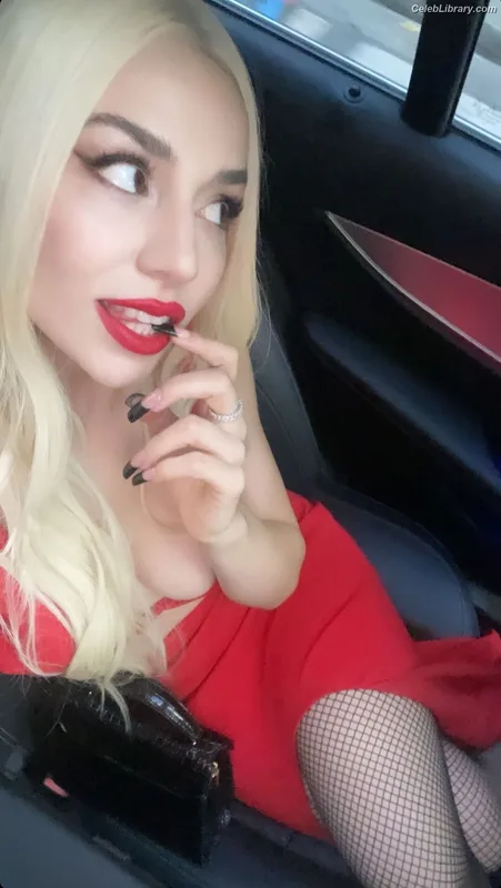 Ava Max photo 7 of 2136
