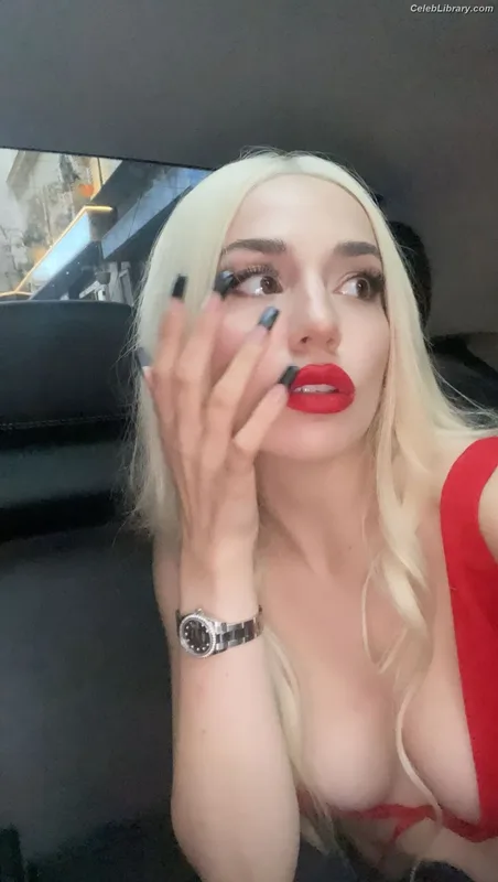 Ava Max photo 8 of 2136