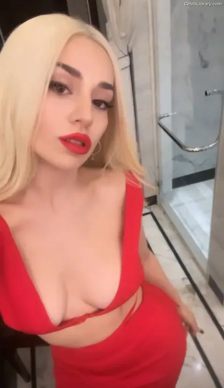 Ava Max photo 9 of 2136