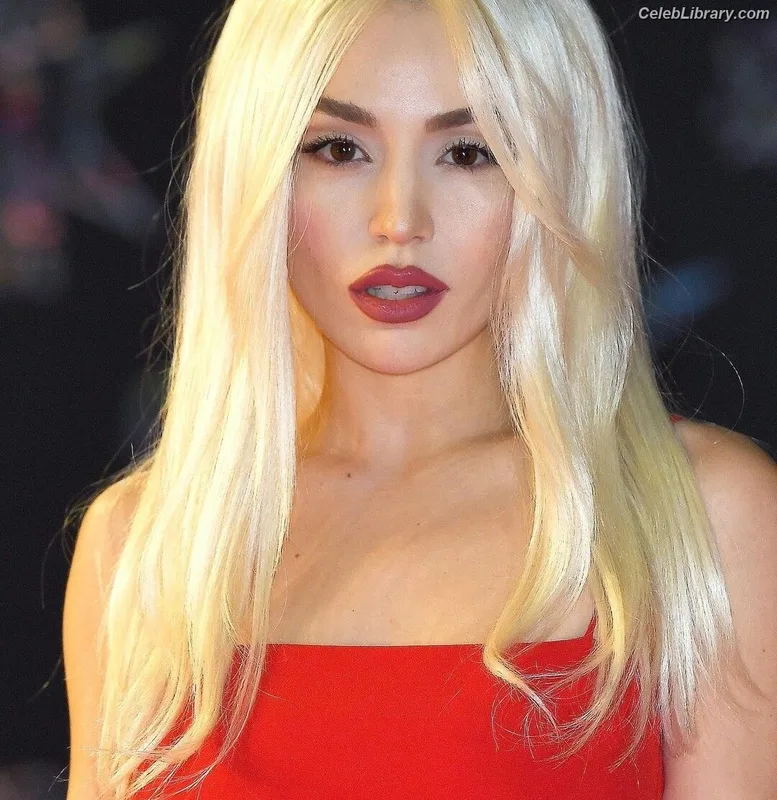 Ava Max photo 17 of 2136
