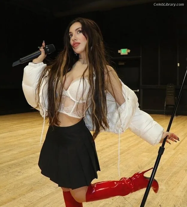 Ava Max photo 21 of 2136