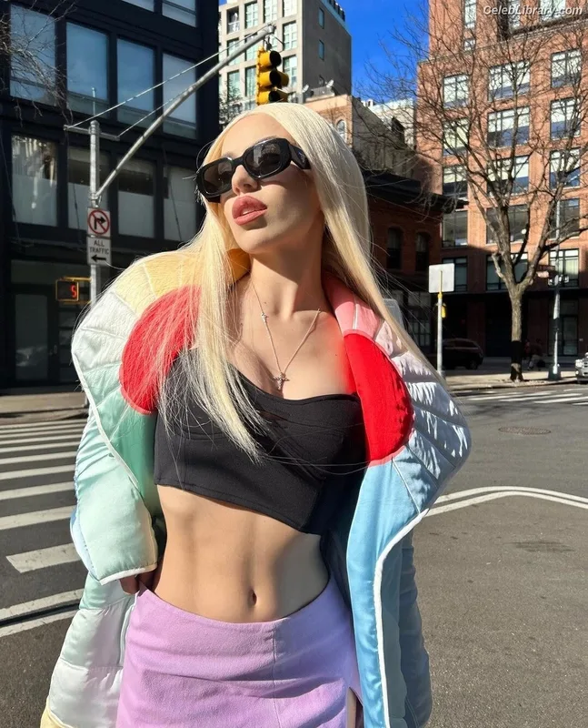 Ava Max photo 7 of 2136