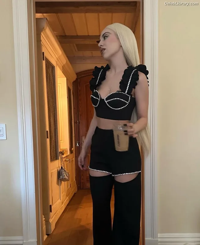 Ava Max photo 9 of 2136