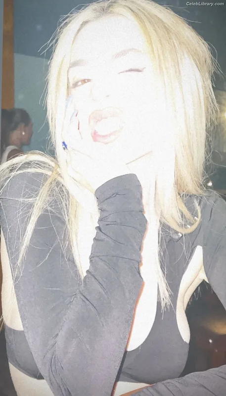 Ava Max photo 11 of 2136