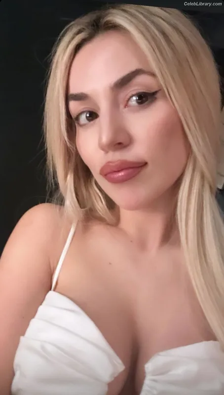 Ava Max photo 17 of 2136