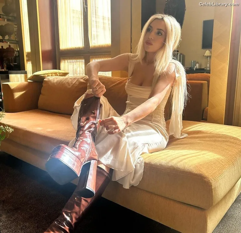 Ava Max photo 24 of 2136