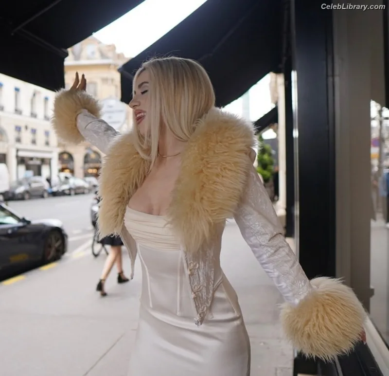 Ava Max photo 5 of 2136