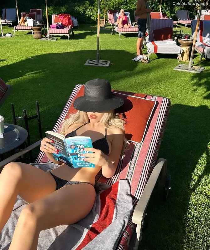 Ava Max photo 14 of 2136