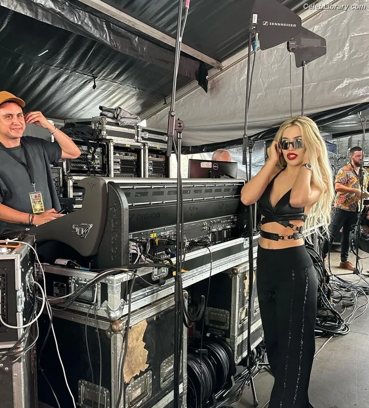Ava Max photo 15 of 2136