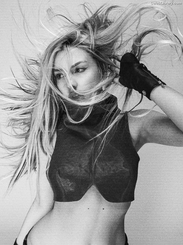 Ava Max photo 2 of 2136