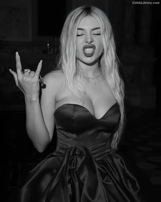 Ava Max photo 6 of 2136