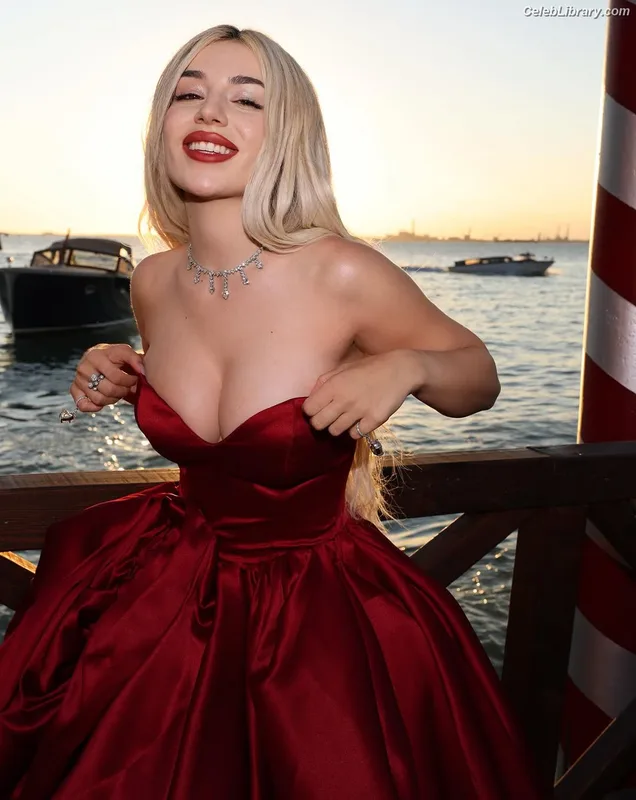 Ava Max photo 9 of 2136