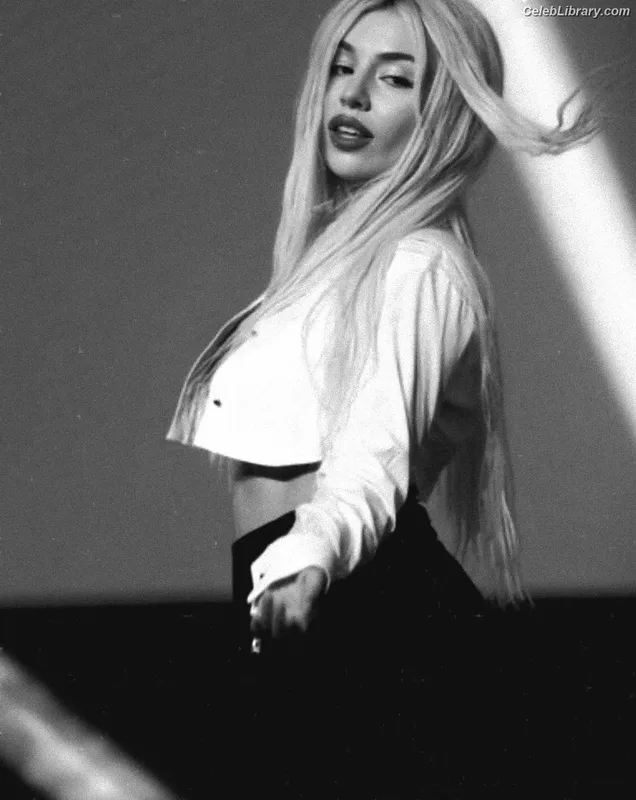 Ava Max photo 11 of 2136