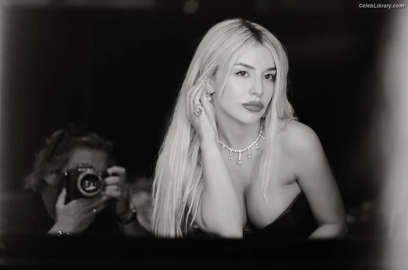 Ava Max photo 14 of 2136