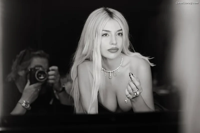 Ava Max photo 15 of 2136