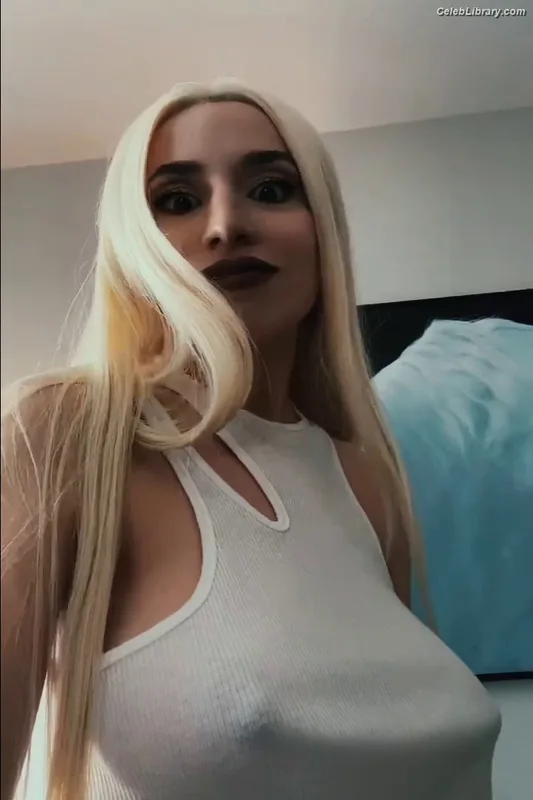 Ava Max photo 20 of 2136