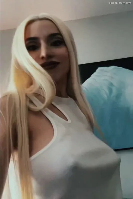 Ava Max photo 21 of 2136