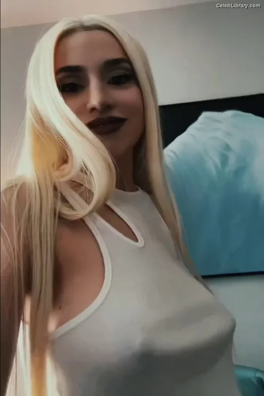 Ava Max photo 22 of 2136