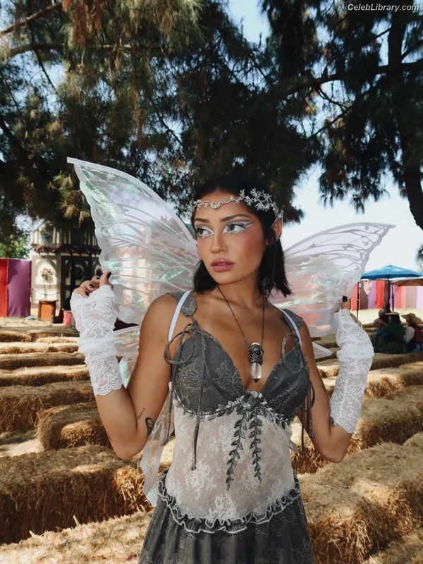 Avani Gregg photo 8 of 1181