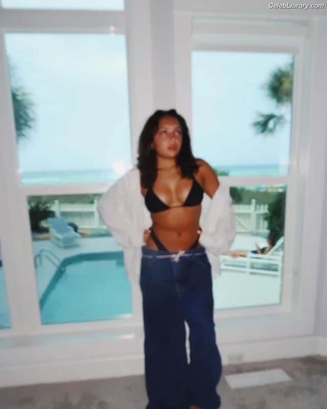 Avani Gregg photo 6 of 1181