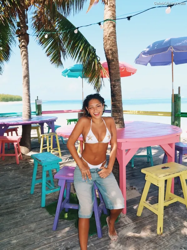 Avani Gregg photo 2 of 1181