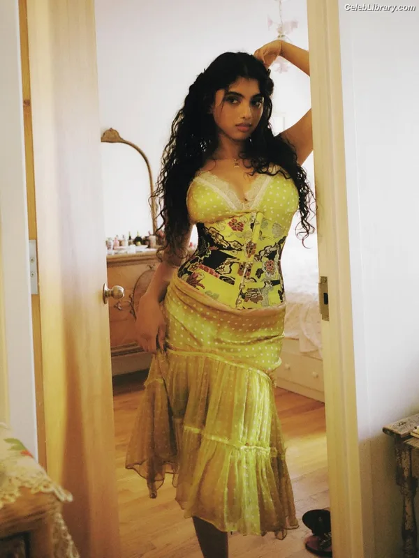 Avantika photo 6 of 370