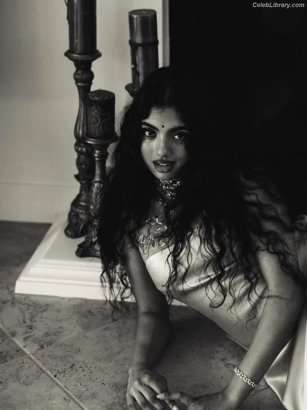 Avantika photo 1 of 370